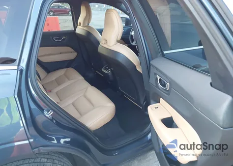 2022 Volvo Xc60 B5 Inscription z USA, uszkodzony, nr VIN YV4L12DL5N1906427